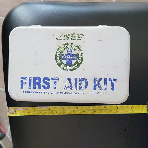 Vintage BNSF RR 1st aid kit. - Picture 5 of 10